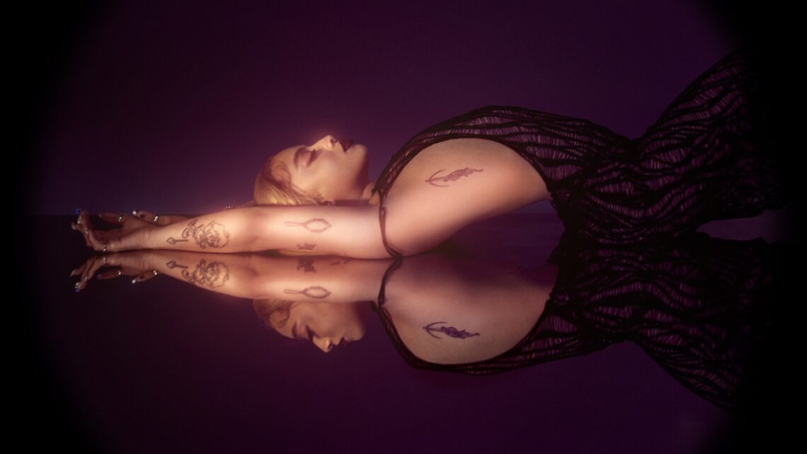 Kiana Ledé revient avec un nouveau single « Deeper »