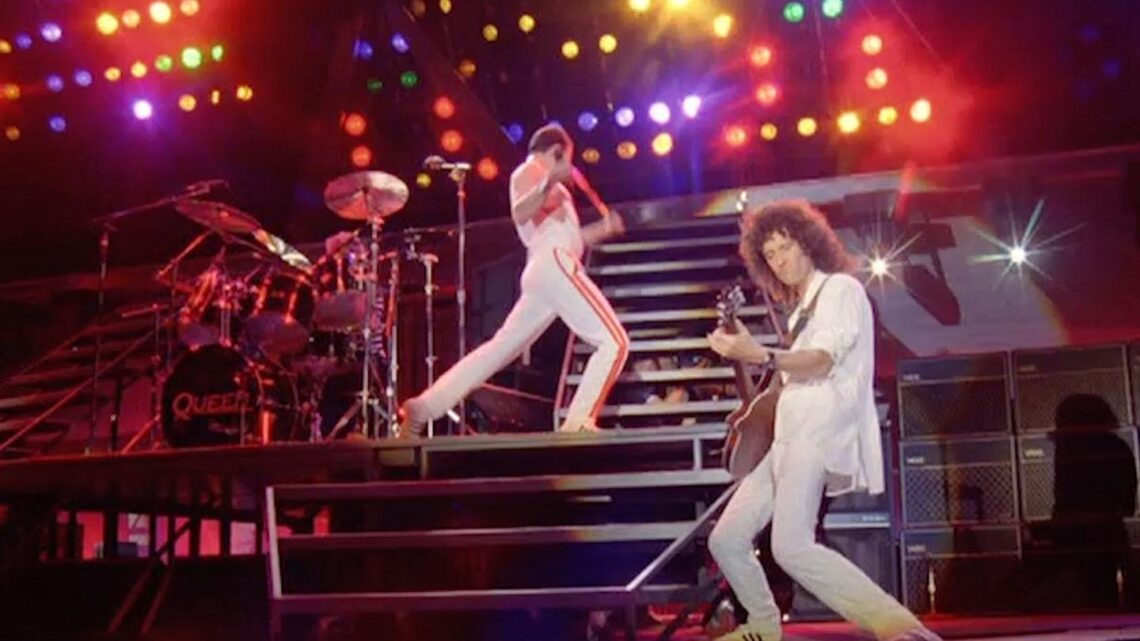 Regardez « Under Pressure », épisode 16 de la série « The Greatest Live » de Queen