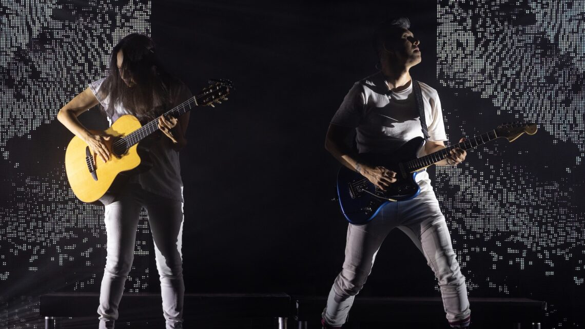 Rodrigo et Gabriela partagent une vidéo de performance en direct pour « Descending To Nowhere »