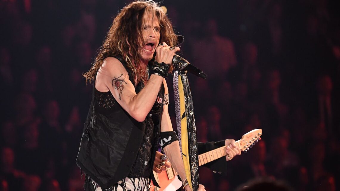 Steven Tyler a des « deuxièmes réflexions » sur la tournée « Peace Out » d’Aerosmith dans une nouvelle vidéo