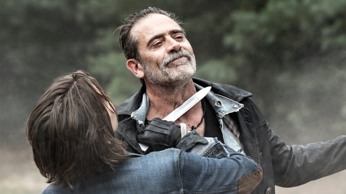 « The Walking Dead » continue : la bande-annonce du spin-off de Negan Maggie montre ce qui est peut-être le zombie le plus dégoûtant de tous les temps