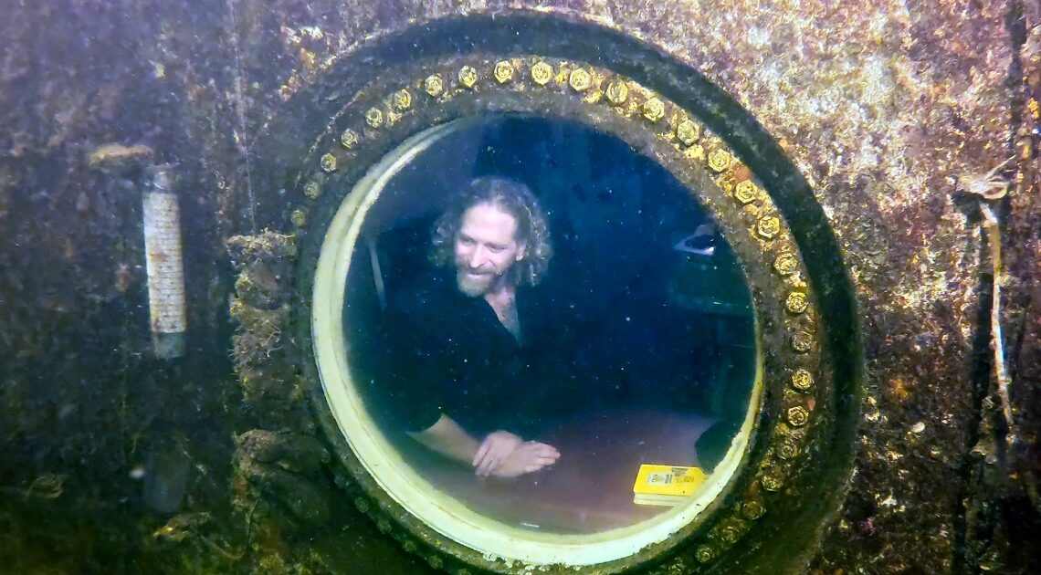 Un professeur de Floride vit sous l’eau depuis 80 jours et compte