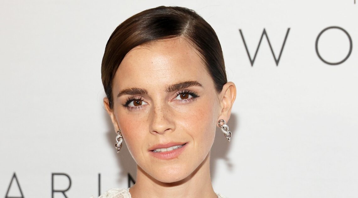 Les gens sont émerveillés par la robe « en lévitation » d’Emma Watson sur sa photo