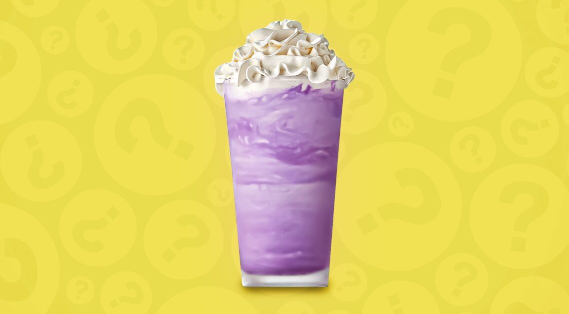 McDonald’s affirme que son Grimace Shake est aromatisé aux baies.  Les clients ont d’autres théories