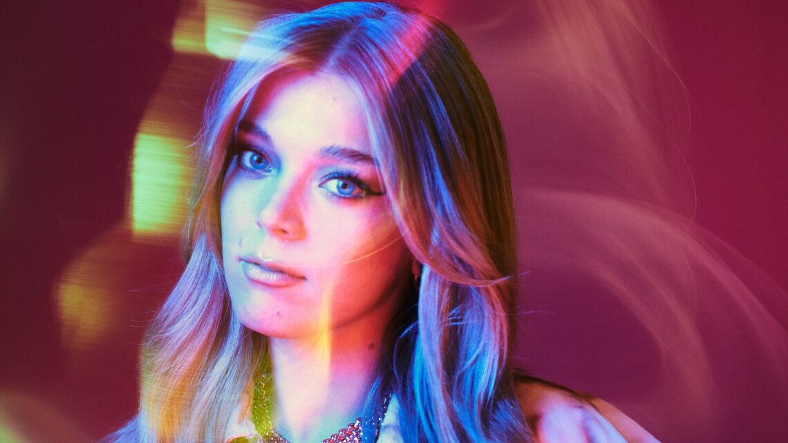 Becky Hill recrute Chase And Status pour « Disconnect »