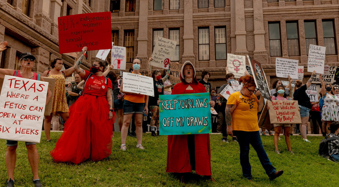 Une femme vomit en témoignant dans un procès contre le Texas pour interdiction d’avortement