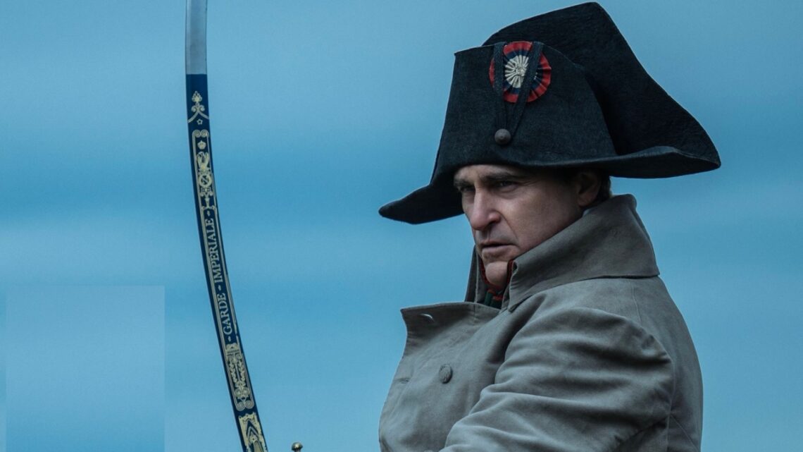 Joaquin Phoenix en costume de Napoléon sur de nouvelles photos du film de Ridley Scott, le réalisateur de « Gladiator ».