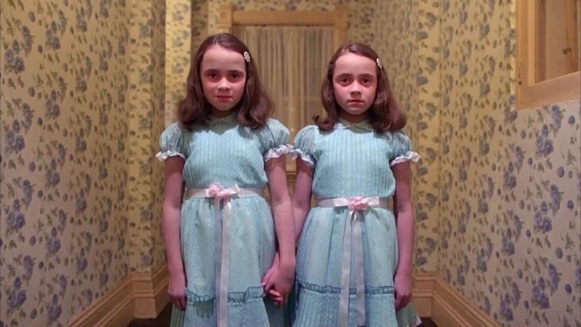 Les jumeaux effrayants de « The Shining » vivent aujourd’hui une vie complètement différente.